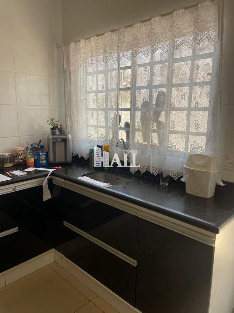 Casa à venda com 2 quartos, 120m² - Foto 1
