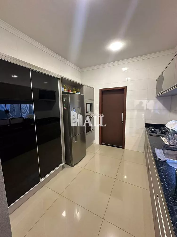 Casa de Condomínio à venda com 3 quartos, 220m² - Foto 3