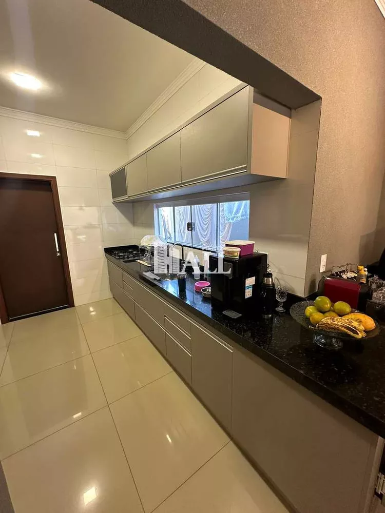 Casa de Condomínio à venda com 3 quartos, 220m² - Foto 4