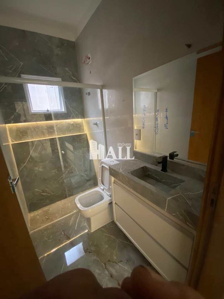 Casa à venda com 3 quartos, 159m² - Foto 1