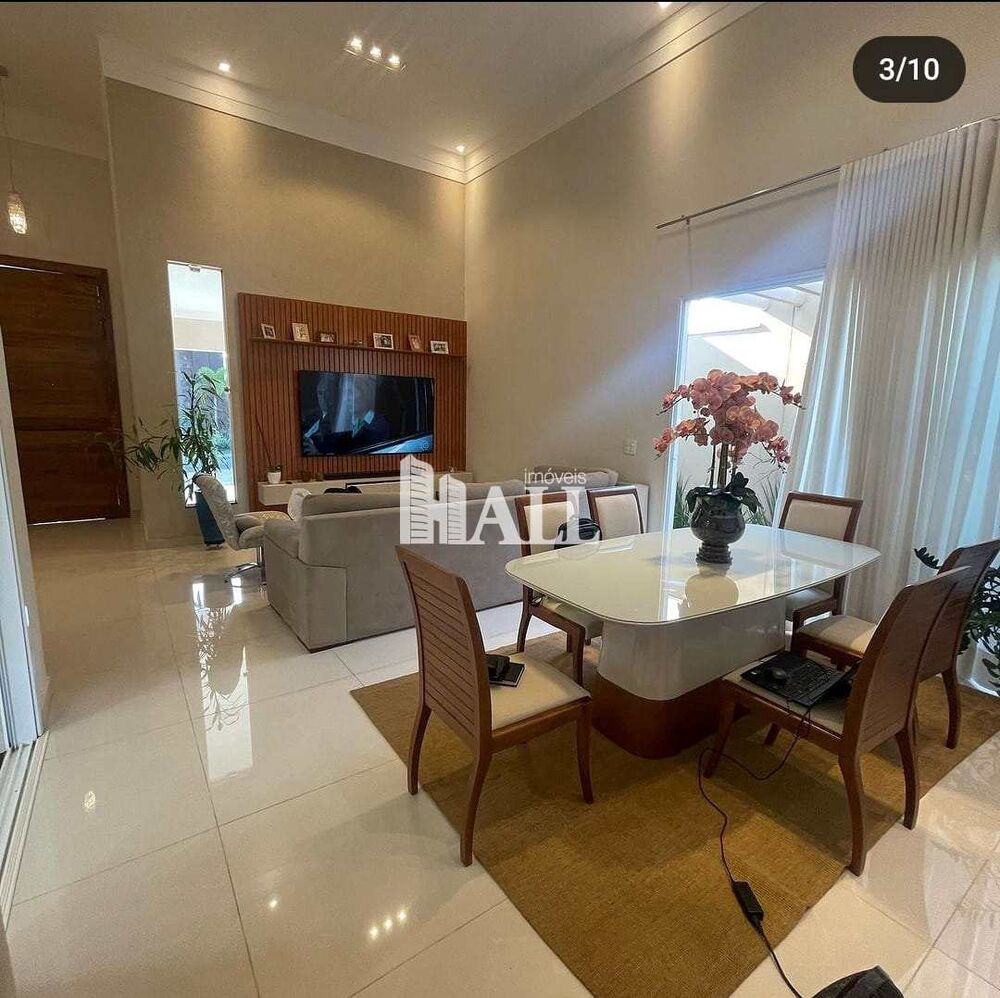 Casa de Condomínio à venda com 3 quartos, 230m² - Foto 1