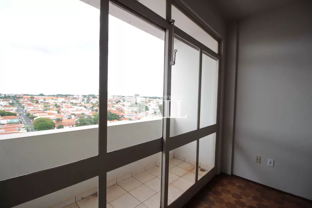 Apartamento à venda com 2 quartos, 105m² - Foto 2