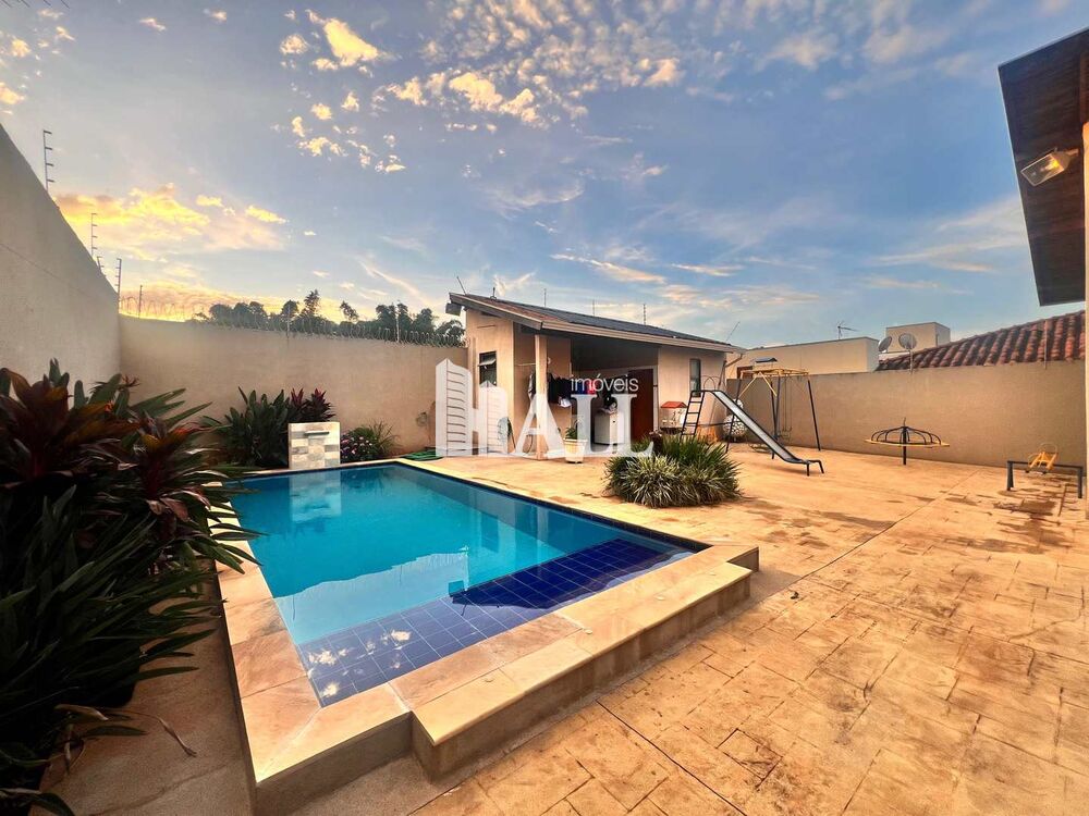 Casa à venda com 2 quartos, 200m² - Foto 2