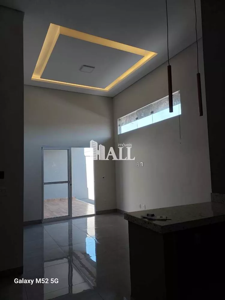 Casa à venda com 3 quartos, 98m² - Foto 1