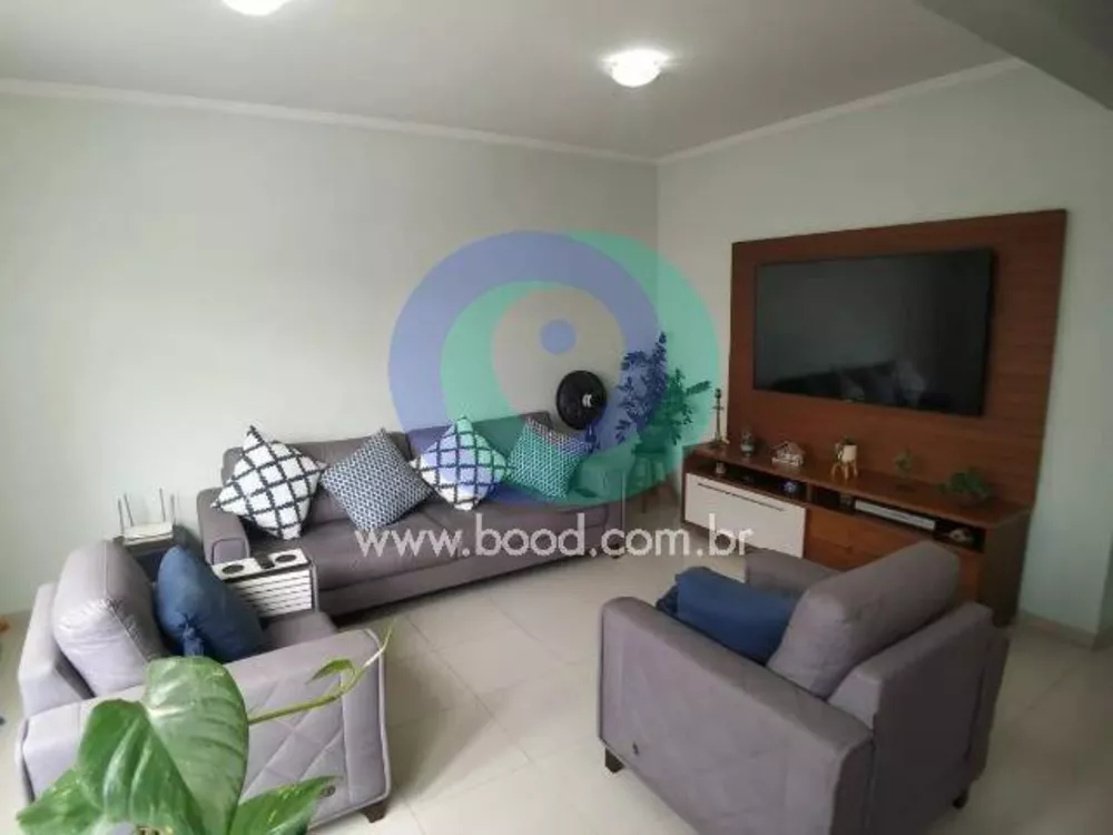 Sobrado à venda com 3 quartos, 230m² - Foto 1