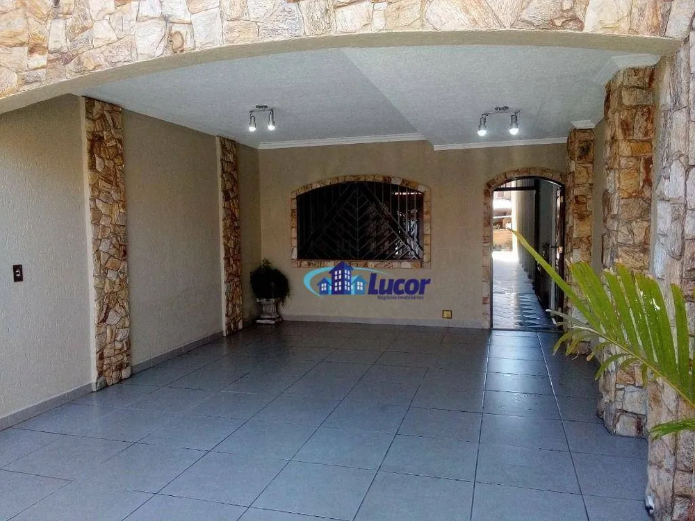 Sobrado, 3 quartos, 214 m² - Foto 1