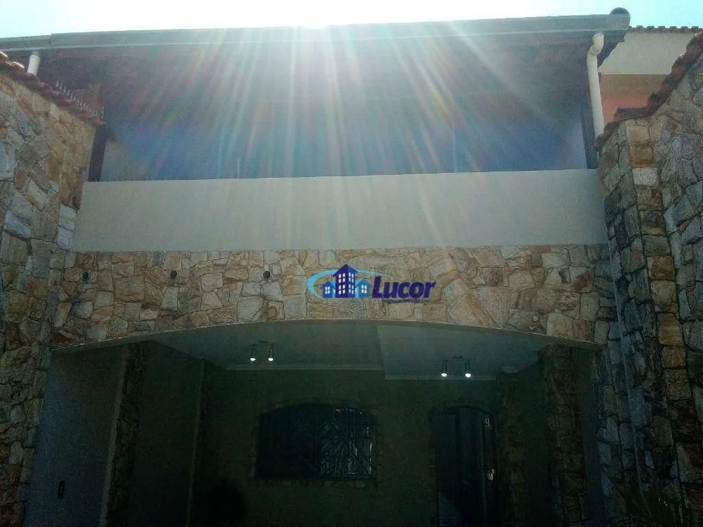 Sobrado, 3 quartos, 214 m² - Foto 2