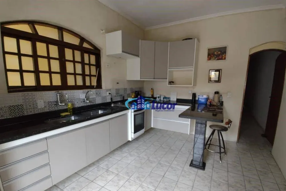 Sobrado, 5 quartos, 180 m² - Foto 1