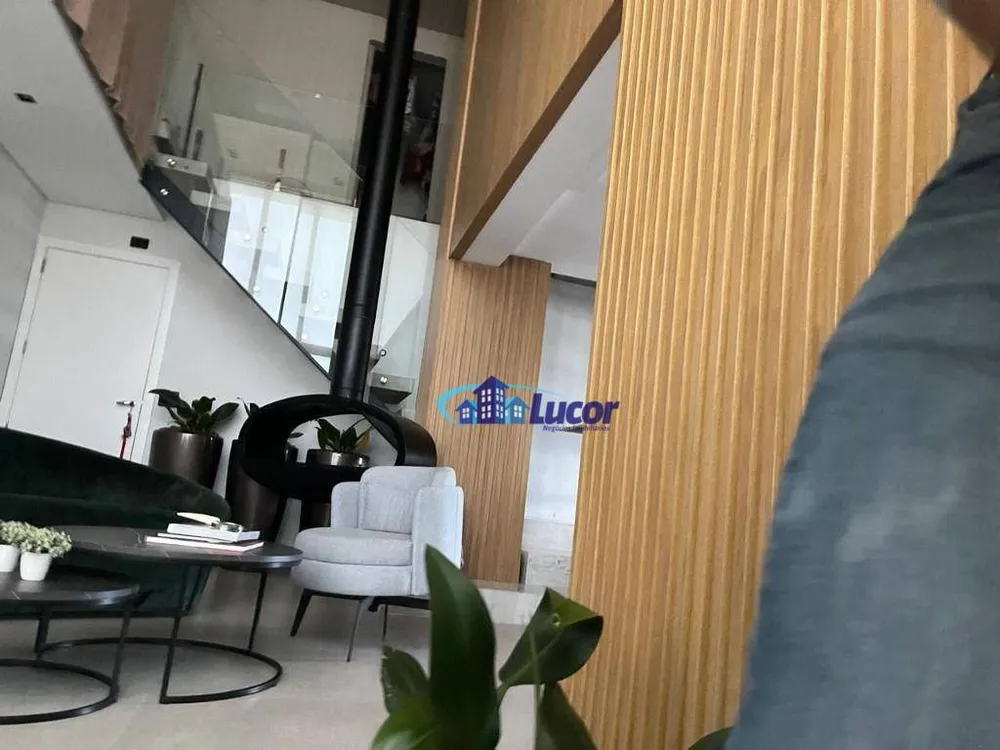 Cobertura, 3 quartos, 215 m² - Foto 2
