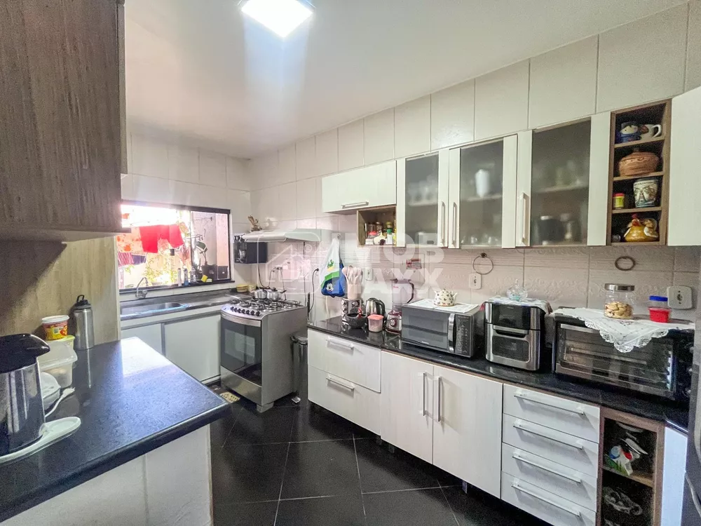 Casa, 4 quartos, 168 m² - Foto 1
