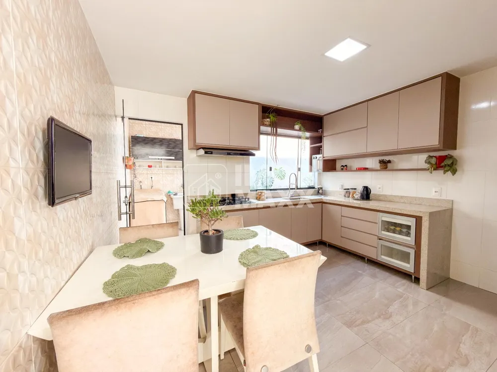 Casa, 4 quartos, 235 m² - Foto 3
