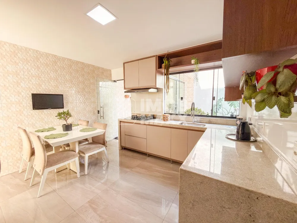 Casa, 4 quartos, 235 m² - Foto 4