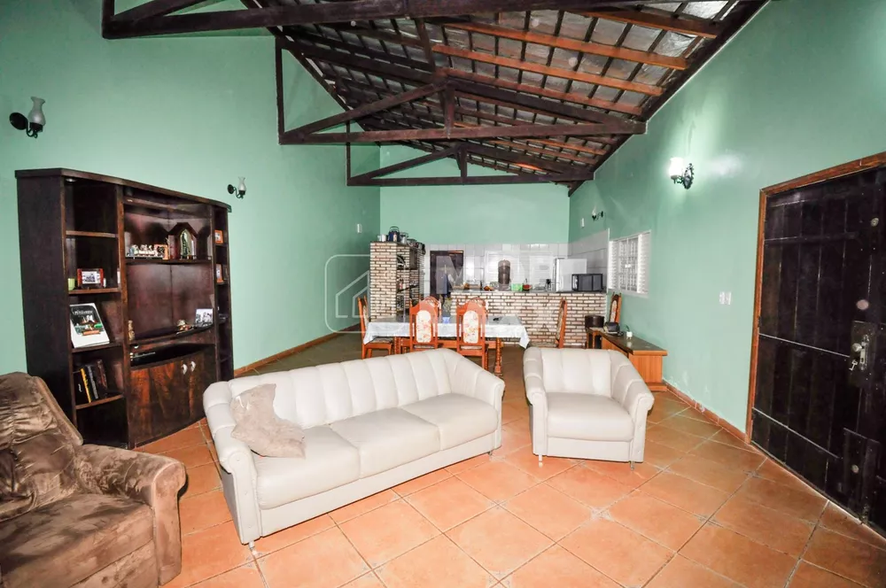 Casa à venda com 4 quartos, 220m² - Foto 2