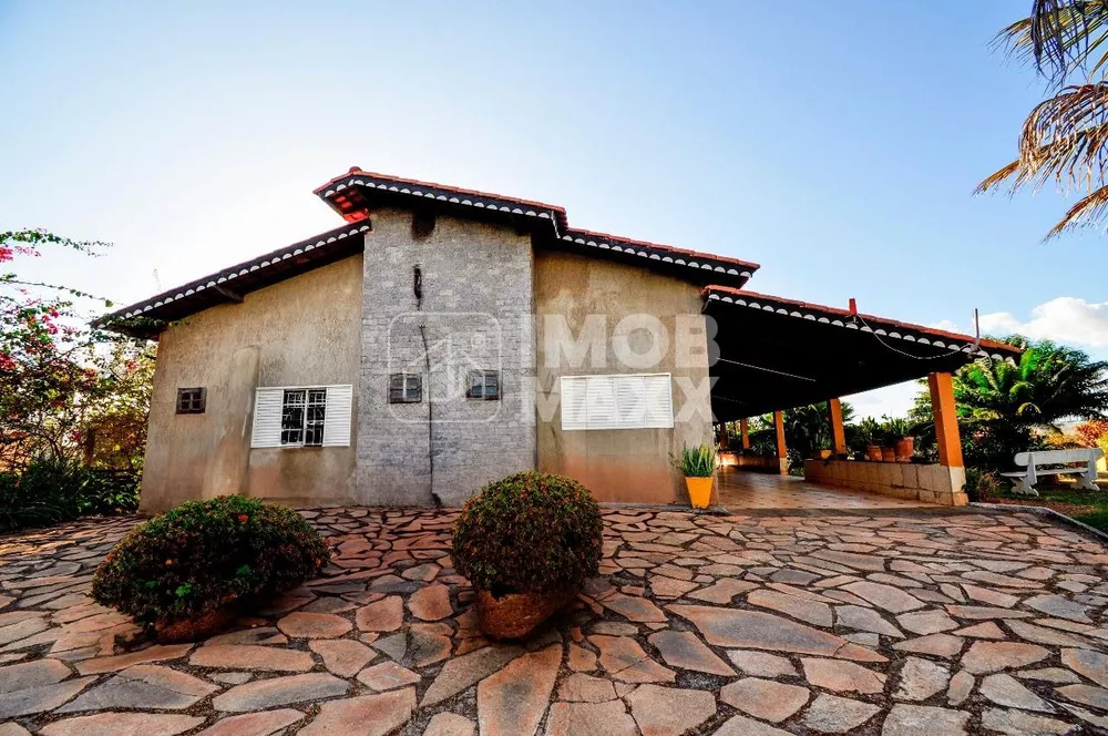 Casa à venda com 4 quartos, 220m² - Foto 1