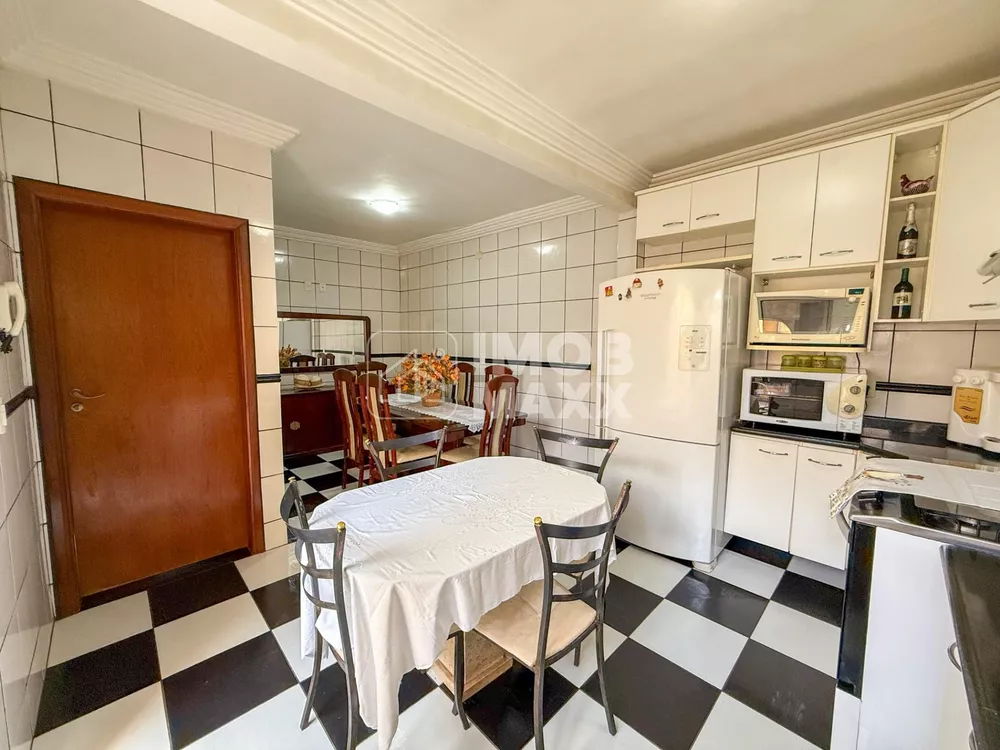 Casa, 4 quartos, 264 m² - Foto 1