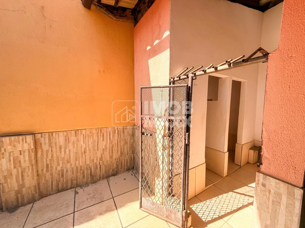 Casa, 4 quartos, 235 m² - Foto 1