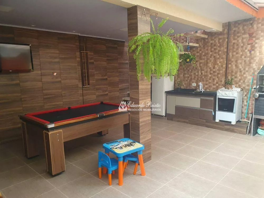 Sobrado à venda com 3 quartos, 204m² - Foto 1