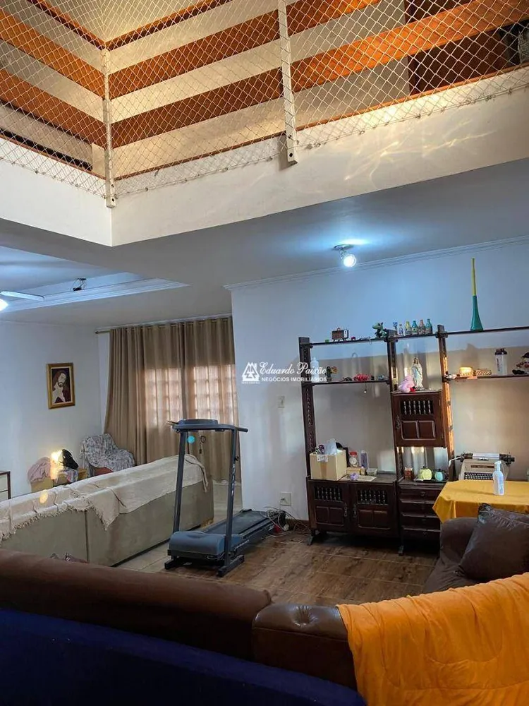 Sobrado, 3 quartos, 553 m² - Foto 1