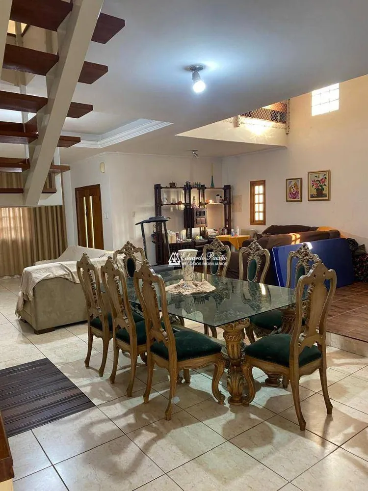 Sobrado, 3 quartos, 553 m² - Foto 1