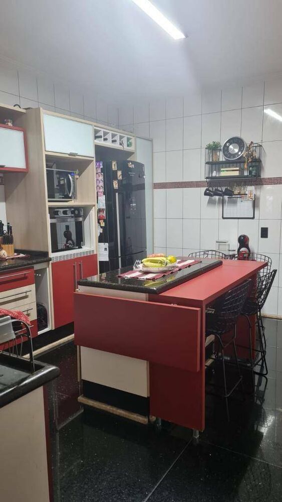 Sobrado, 4 quartos, 216 m² - Foto 1