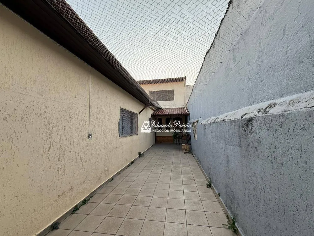 Casa, 4 quartos, 244 m² - Foto 1
