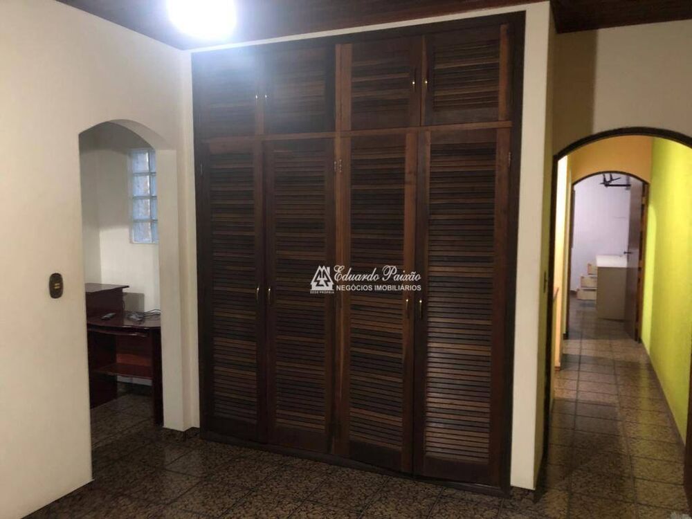 Sobrado à venda com 3 quartos, 300m² - Foto 1