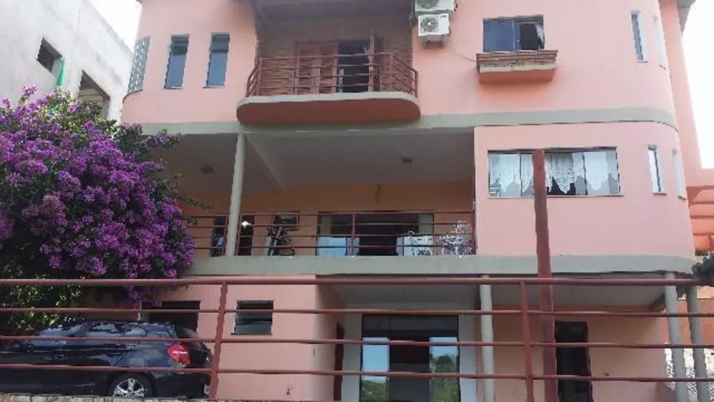 Sobrado à venda com 4 quartos, 420m² - Foto 1