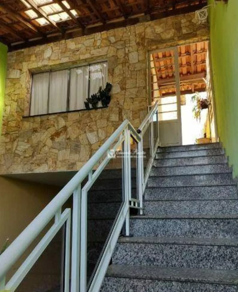 Sobrado à venda com 3 quartos, 270m² - Foto 1