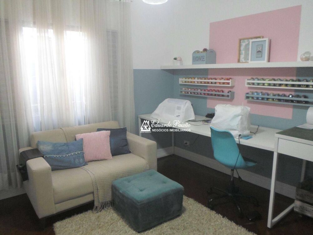 Casa, 3 quartos, 246 m² - Foto 1