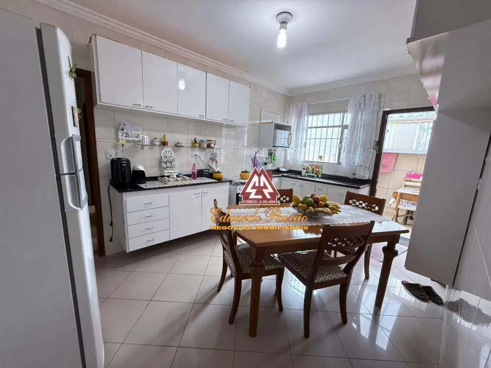 Casa, 3 quartos, 209 m² - Foto 3