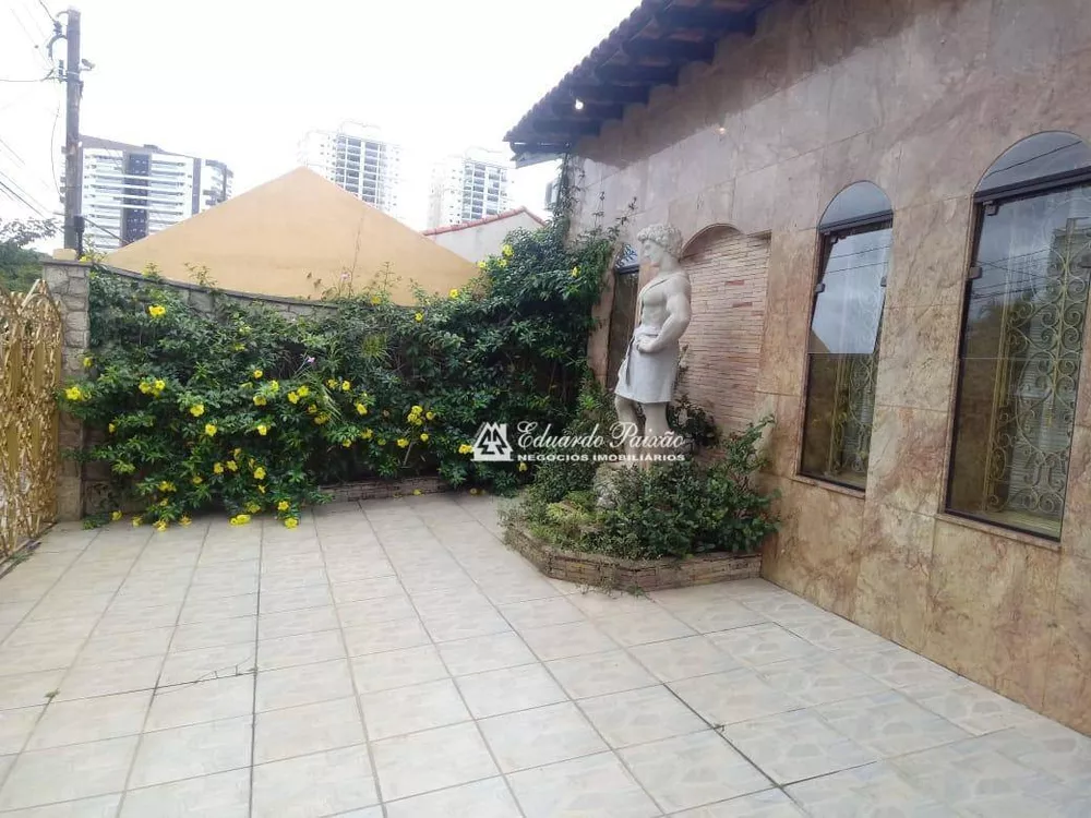 Casa à venda com 4 quartos, 300m² - Foto 1