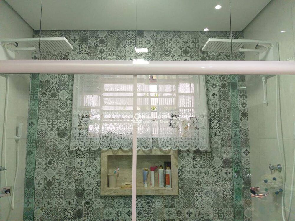 Sobrado, 3 quartos, 331 m² - Foto 1