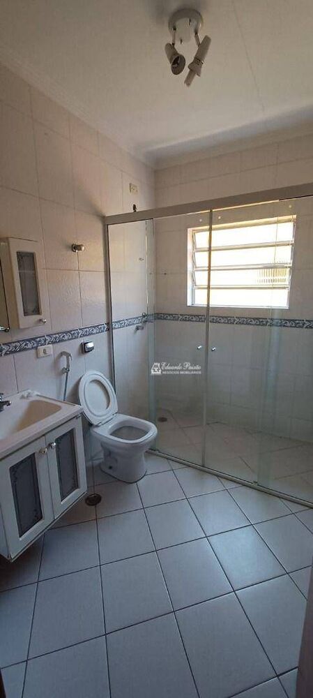 Sobrado, 3 quartos, 239 m² - Foto 1