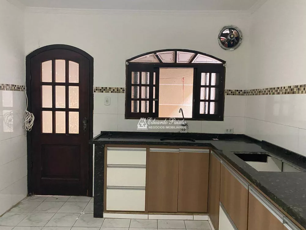 Sobrado à venda com 2 quartos, 205m² - Foto 4