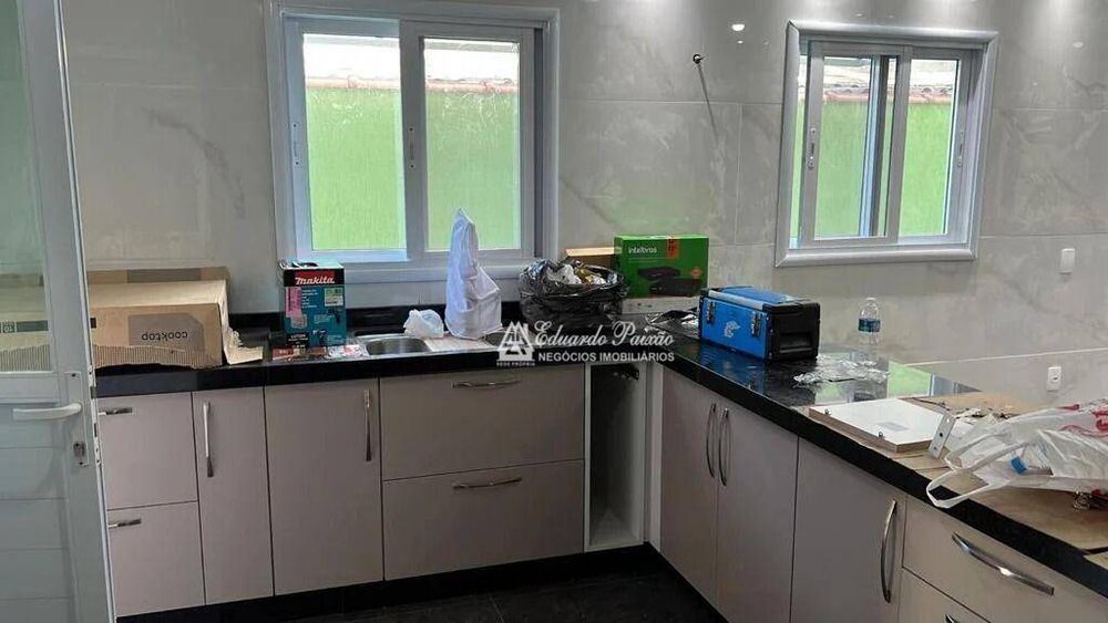 Sobrado à venda com 4 quartos, 248m² - Foto 2