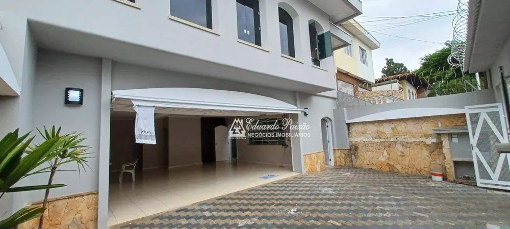 Casa à venda com 3 quartos, 303m² - Foto 2