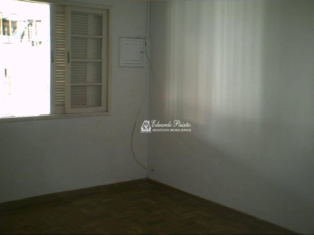 Sobrado à venda com 6 quartos, 300m² - Foto 4