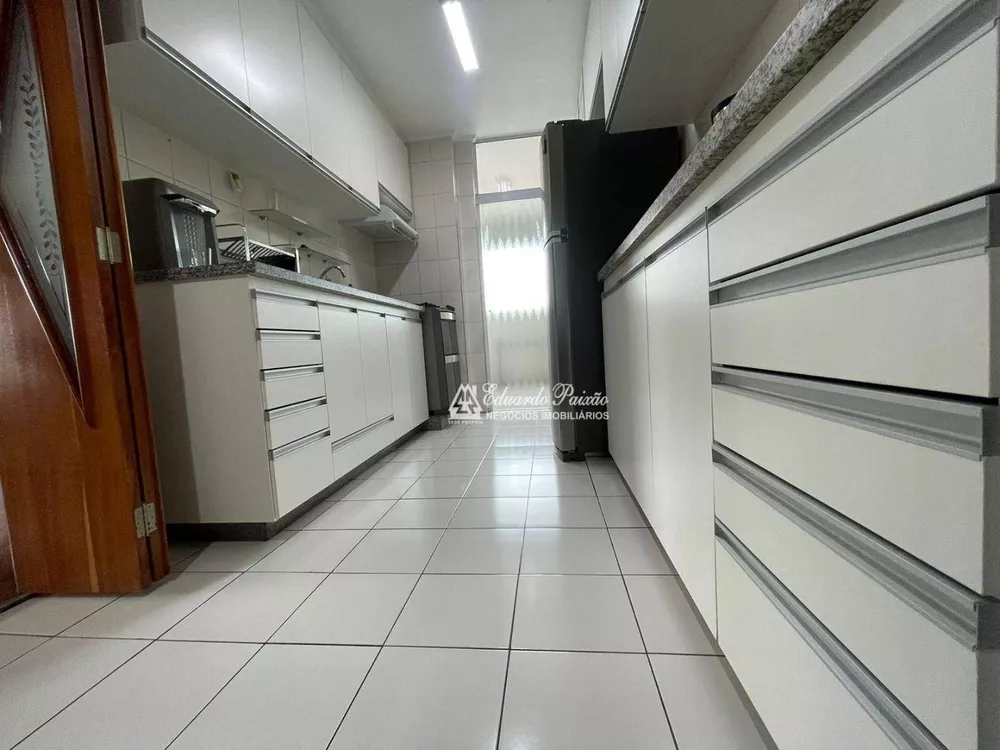 Apartamento à venda com 3 quartos, 115m² - Foto 3