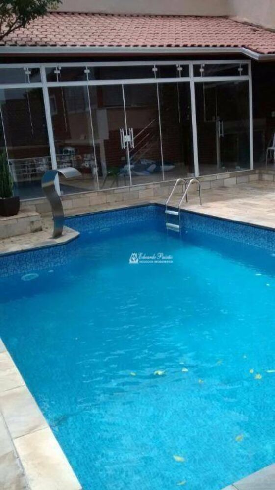 Casa à venda com 3 quartos, 250m² - Foto 4