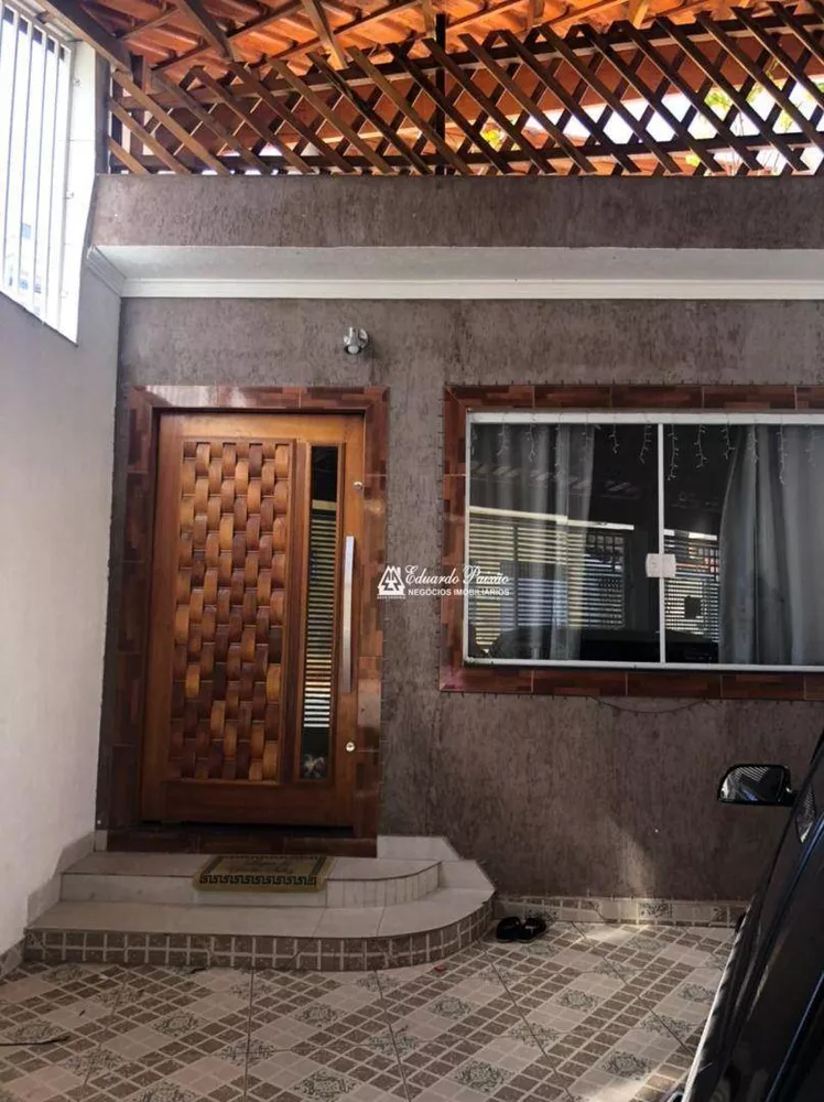 Sobrado à venda com 3 quartos, 100m² - Foto 1