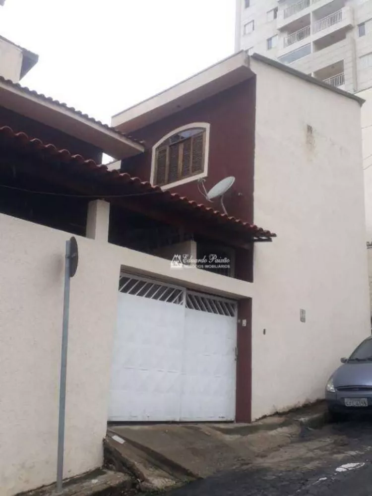 Sobrado à venda com 3 quartos, 200m² - Foto 2