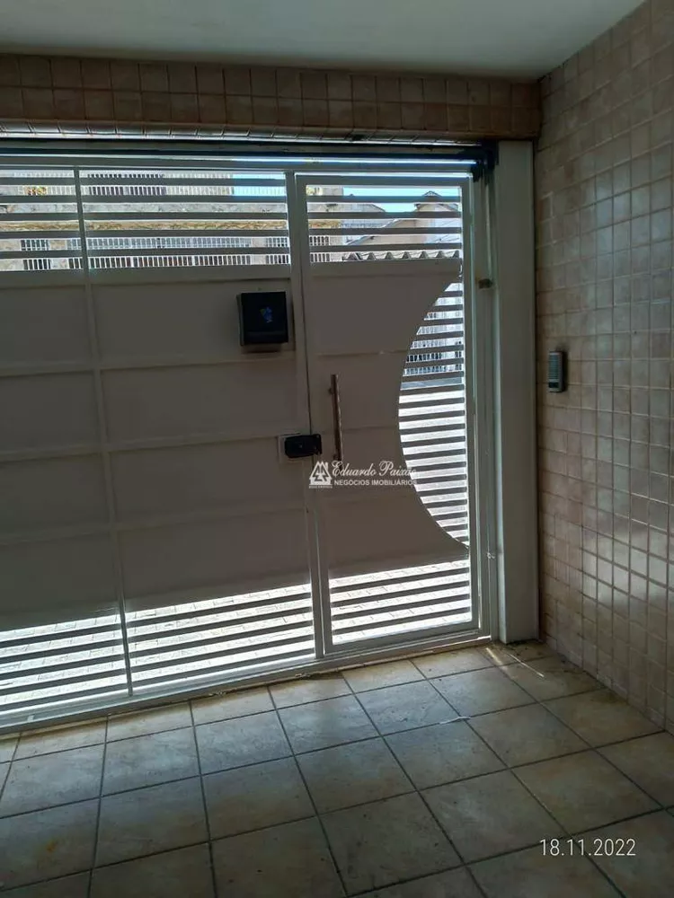 Sobrado à venda com 3 quartos, 260m² - Foto 1