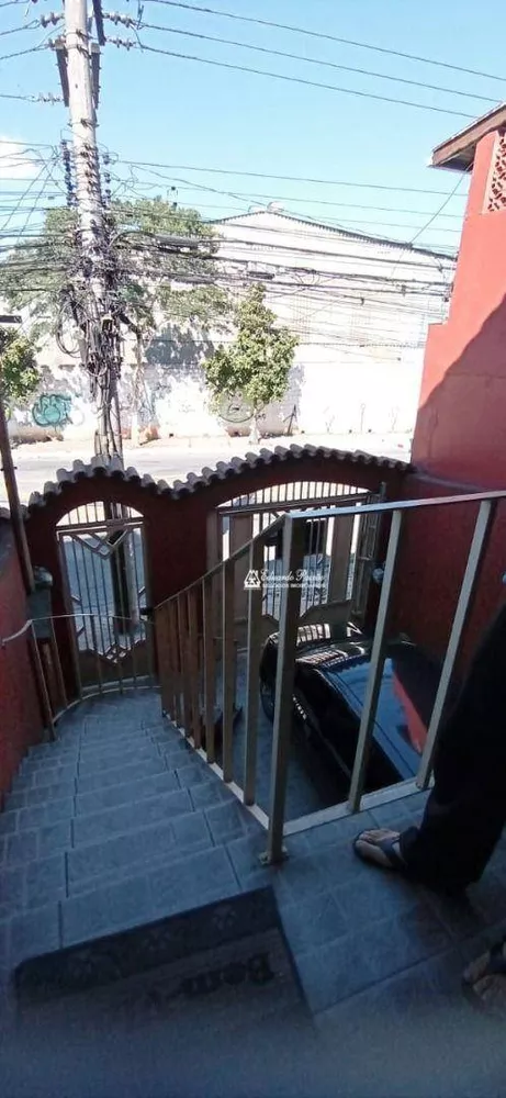 Sobrado à venda com 3 quartos, 180m² - Foto 1