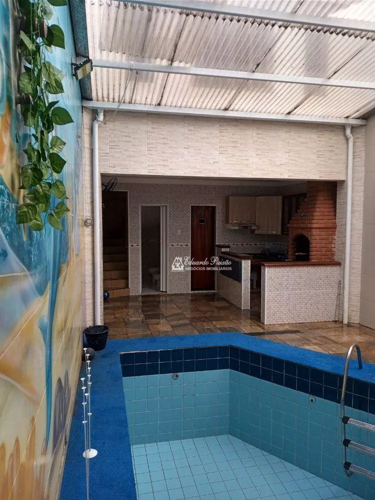 Sobrado à venda com 3 quartos, 230m² - Foto 1