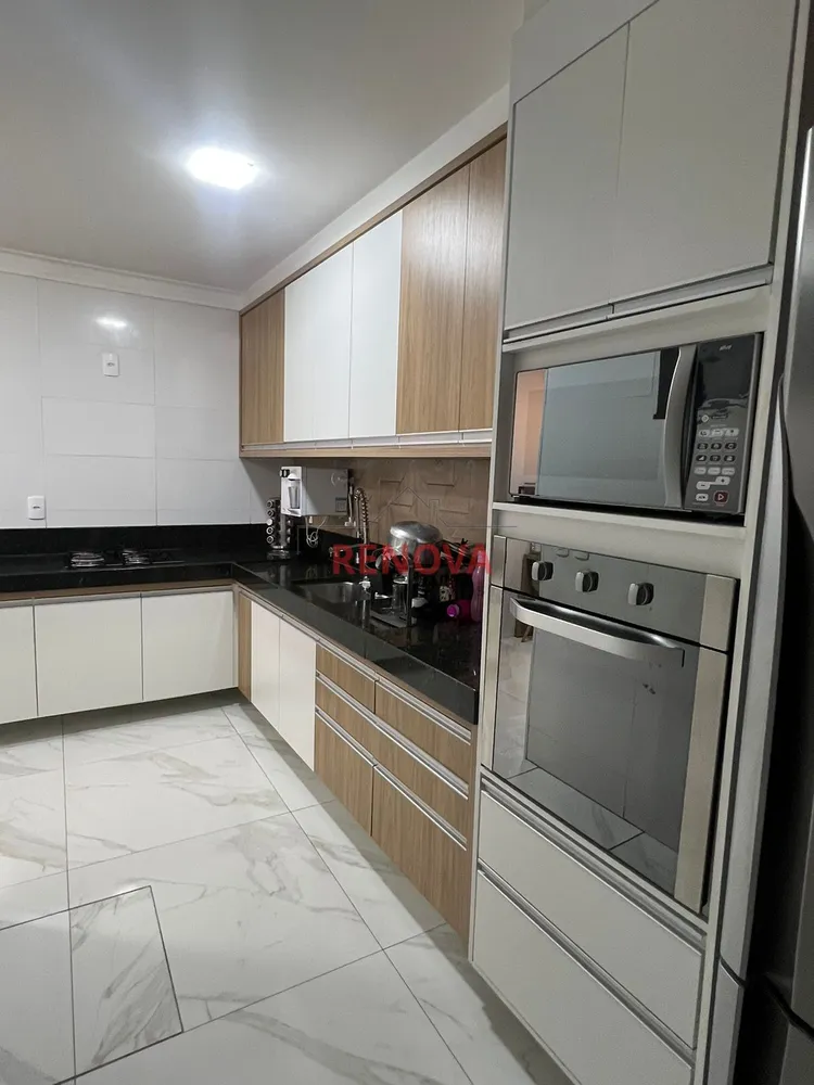 Casa, 4 quartos, 370 m² - Foto 1
