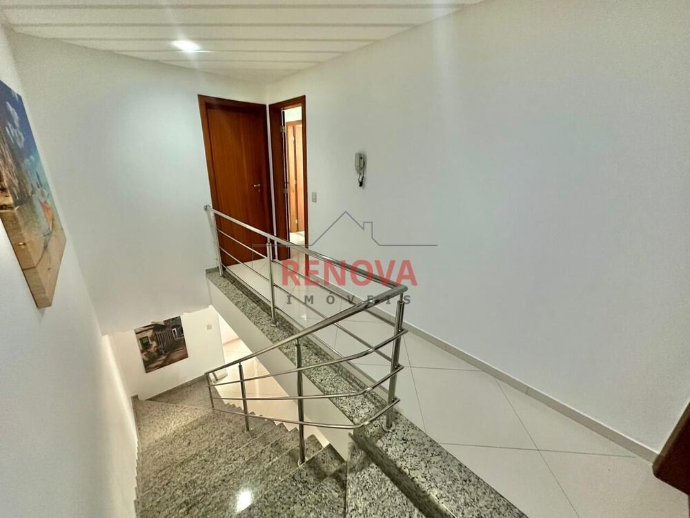 Casa à venda com 3 quartos, 200m² - Foto 1