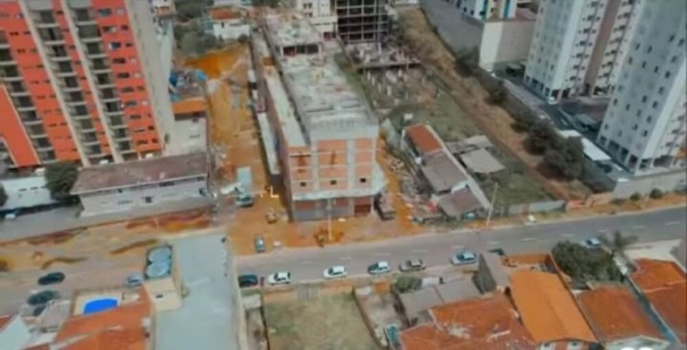 Terreno à venda com 2 quartos, 1150m² - Foto 4