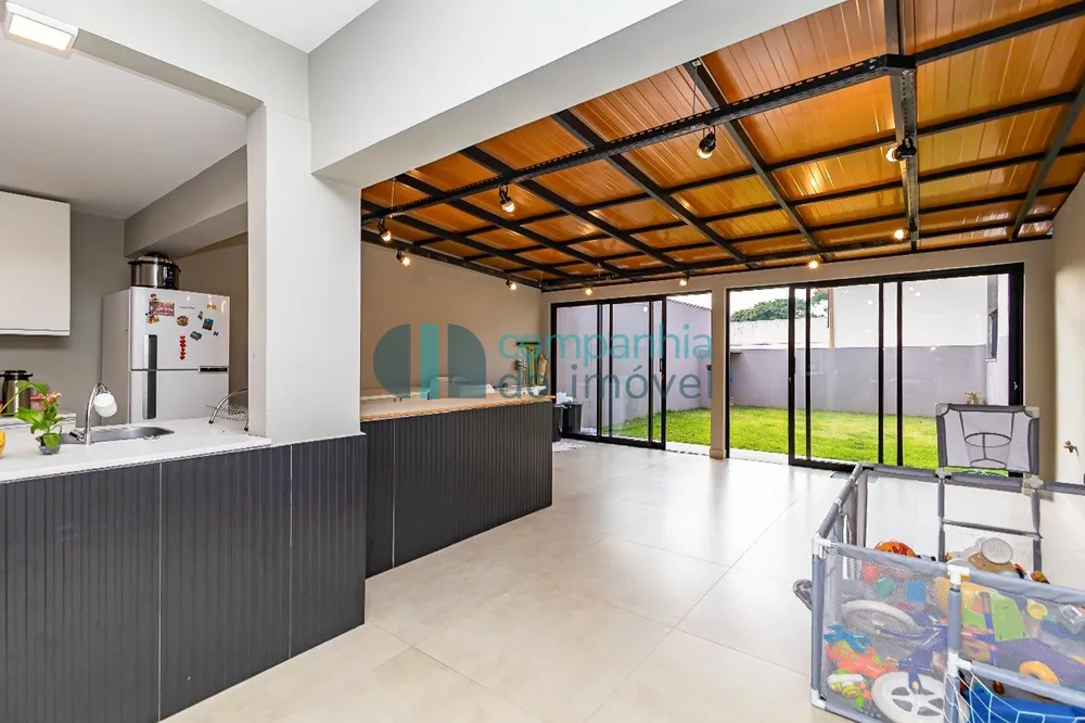 Sobrado, 3 quartos, 243 m² - Foto 1