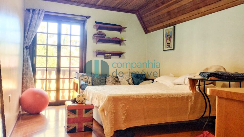 Casa à venda com 4 quartos, 350m² - Foto 2