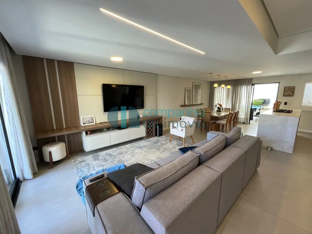Sobrado, 3 quartos, 240 m² - Foto 1